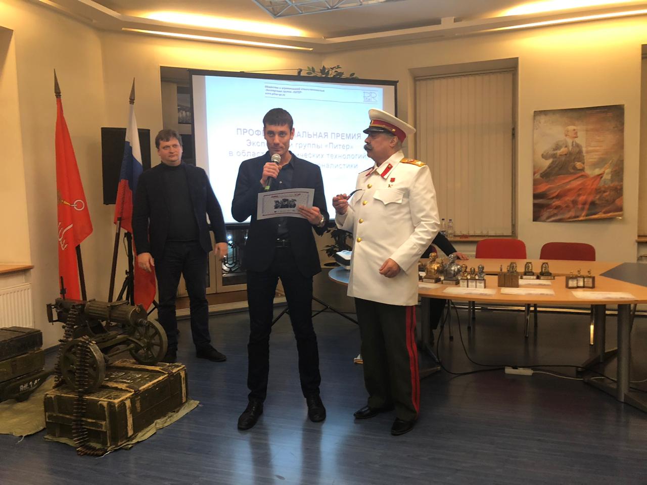 «Публичные казни мародеров и другие зрелищные мероприятия»: советы людей Пригожина свергнутому диктатору