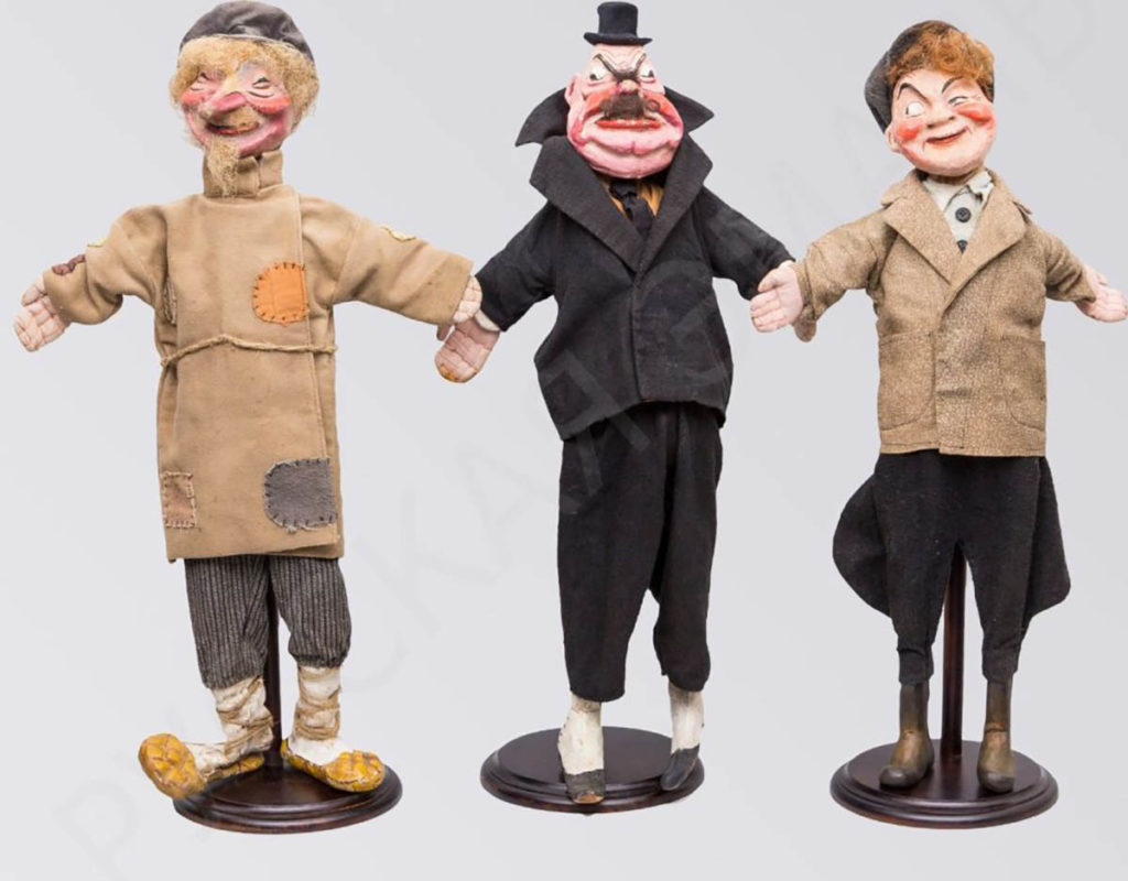 Три театральные куклы «Нэпман», «Крестьянин» и «Хулиган» («Буржуй», «Пьянчуга», «Паренёк») по пьесам В. Маяковского.