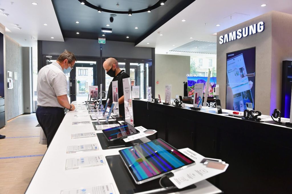 Магазин компании Samsung на Тверской улице в Москве