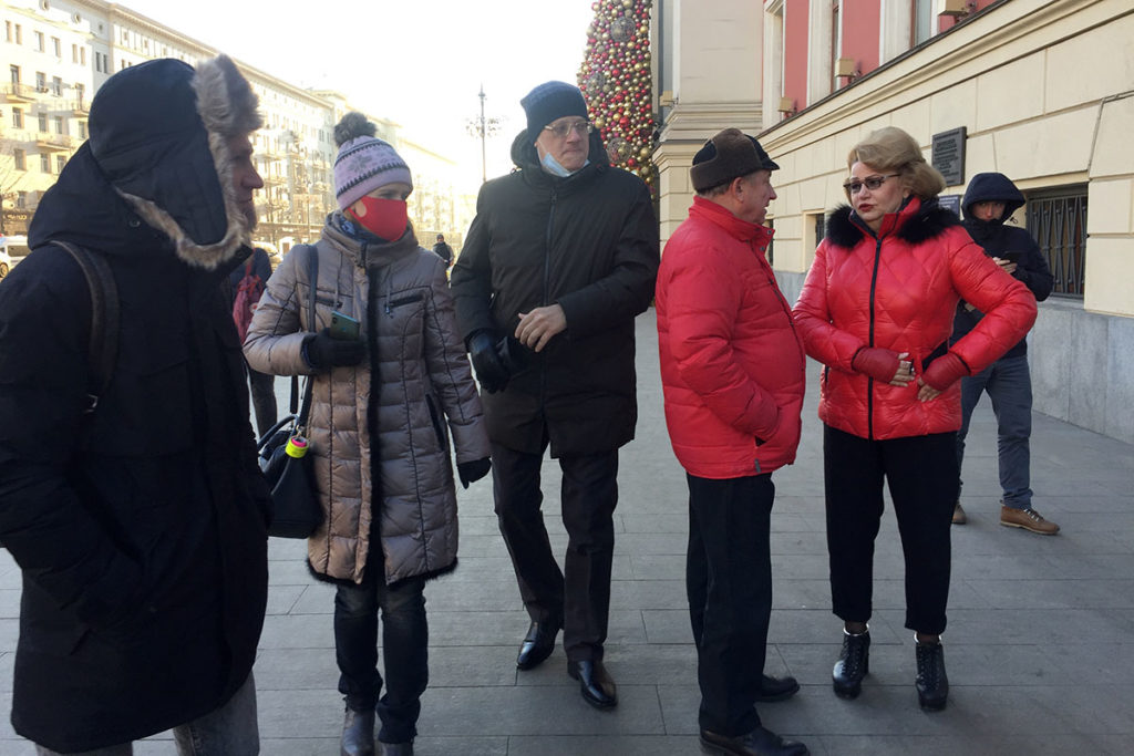 Акция с требованием вернуть учеников в школы